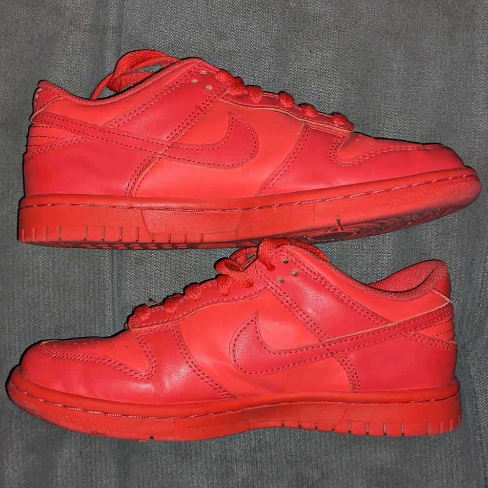 Youth Nike Dunks, Triple 'Track Red' - Picture 2 of 5